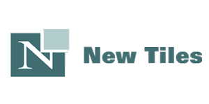 Logo New Tiles : Carrelage moderne et design Logo stylisé pour "New Tiles" : un grand 'N' blanc dans un carré bleu-vert, suivi du texte "New Tiles" en bleu-vert avec un effet de barres verticales.