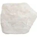 Dalle de pierre naturelle calcaire blanche ou beige clair, texture brute, bordure irrégulière sur fond blanc.