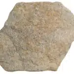 Texture de pierre naturelle, dalle rectangulaire irrégulière, aspect granuleux, tons beige, ocre et gris, fond blanc isolé.